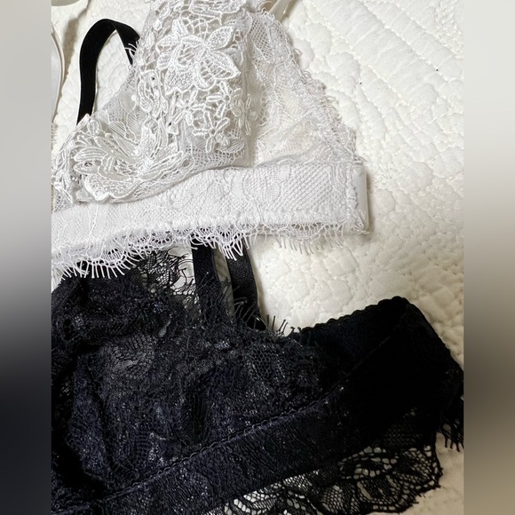 FOREVER 21 LACE BRA SET OF 2 Size Small - Picture 3 of 4